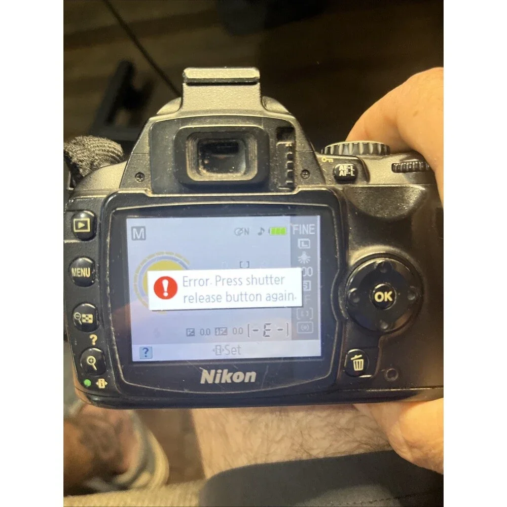 Nikon D40 Digital SLR Camera - Black (Body Only), Error